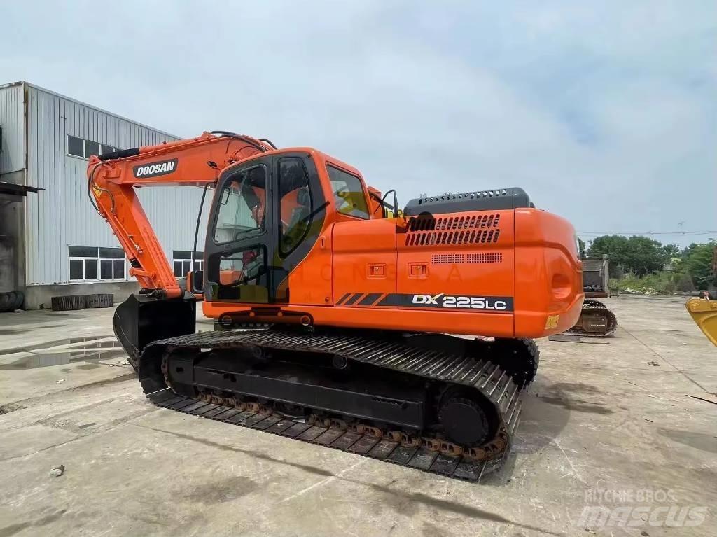 Doosan DX 225 LC Crawler excavators