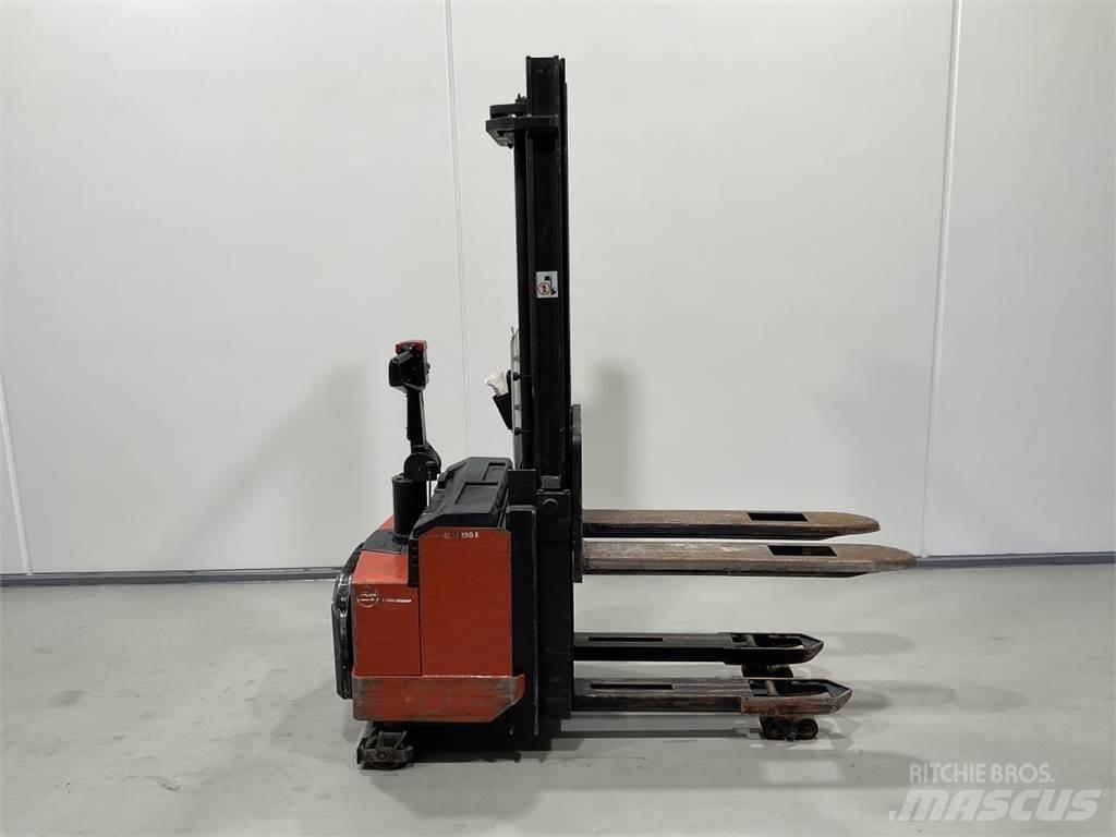 BT LSF1250/11 Self propelled stackers