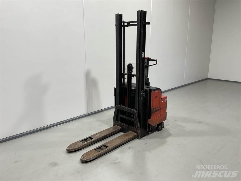 BT LSF1250/11 Self propelled stackers