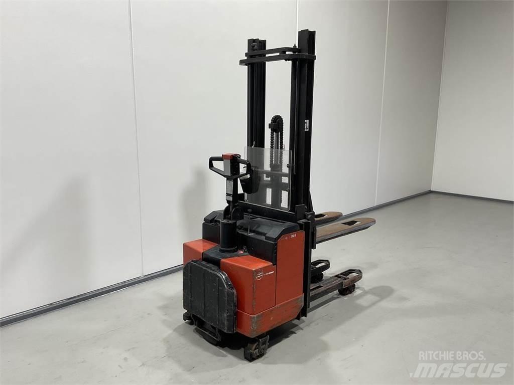BT LSF1250/11 Self propelled stackers