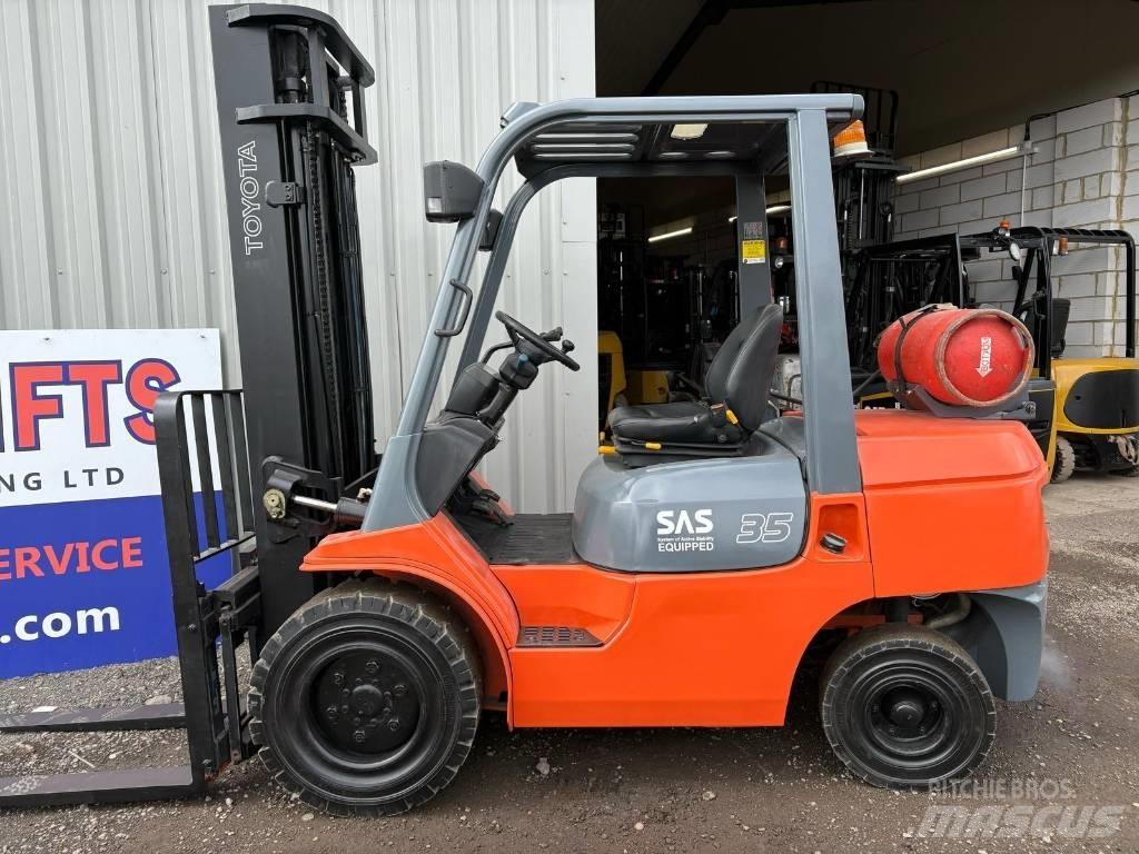 Toyota 7FGJ35 LPG trucks