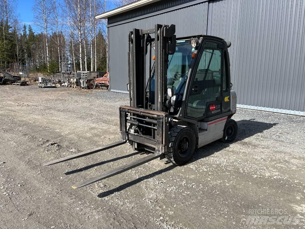 Nissan UD02A25P0 LPG trucks