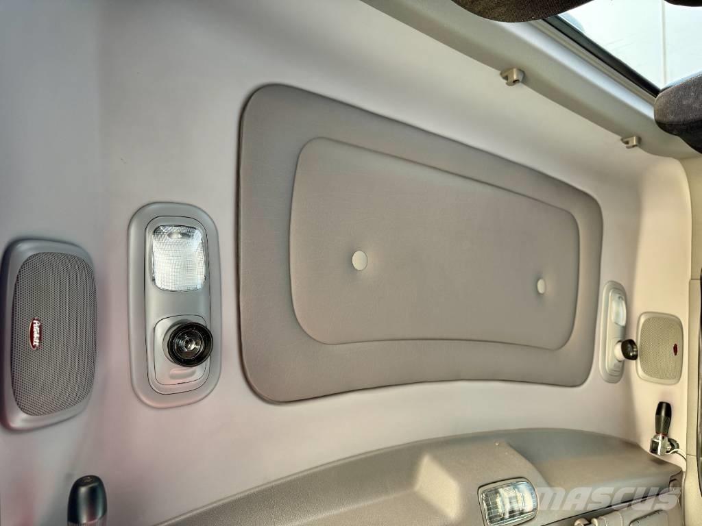 Peterbilt 389 Prime Movers