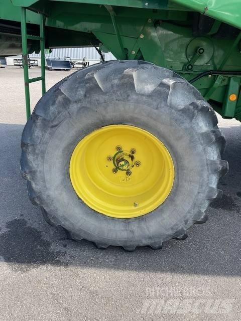 John Deere 1470 Combine harvesters