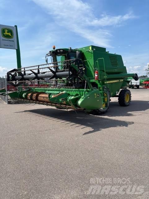 John Deere 1470 Combine harvesters