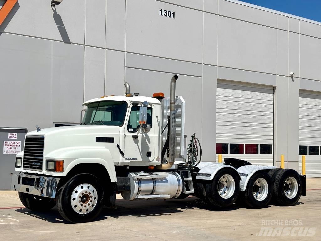 Mack CHU 613 Prime Movers