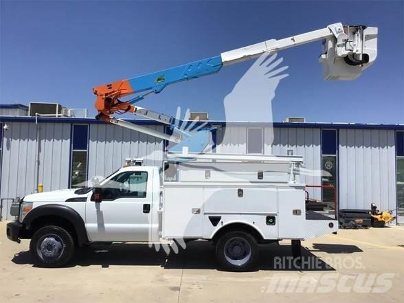 Altec AT37G Truck mounted platforms