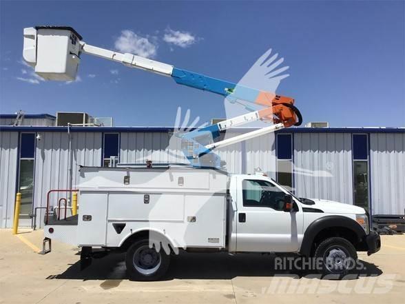 Altec AT37G Truck mounted platforms