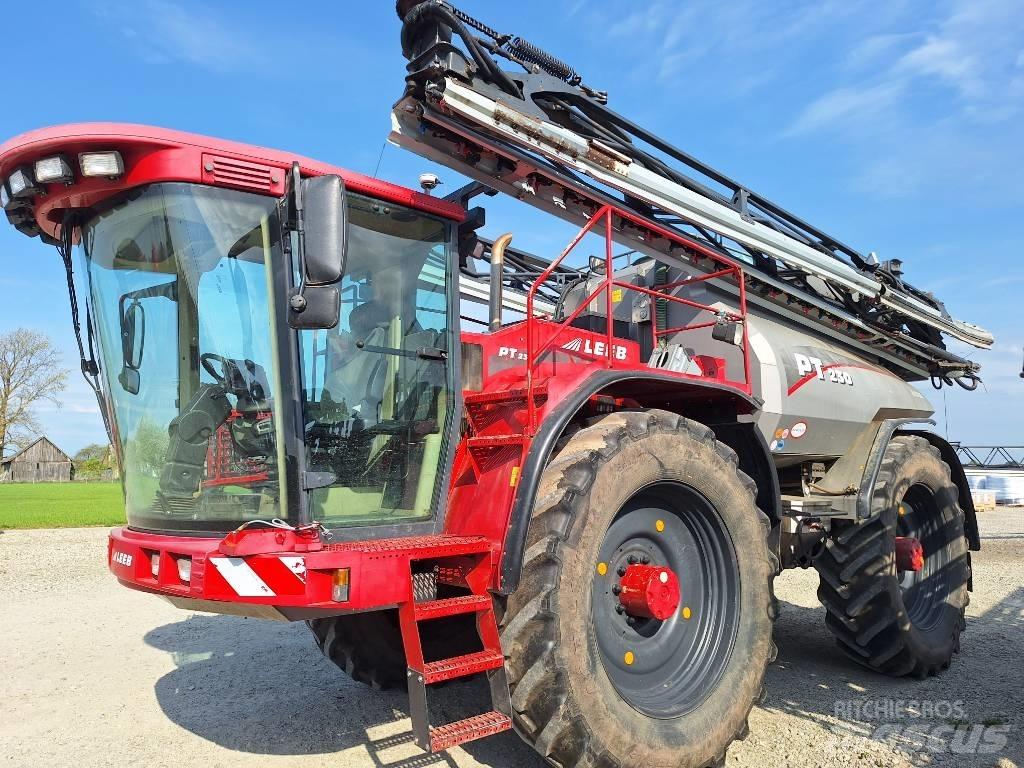 Horsch Leeb PT 230 Self-propelled sprayers