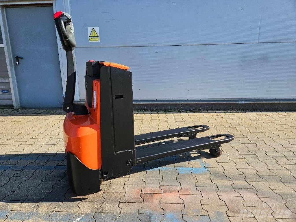 BT LWE 140 Low lifter