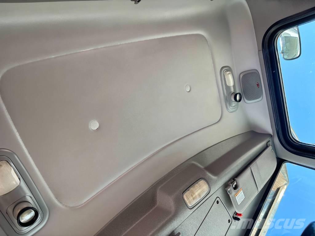 Peterbilt 389 Prime Movers