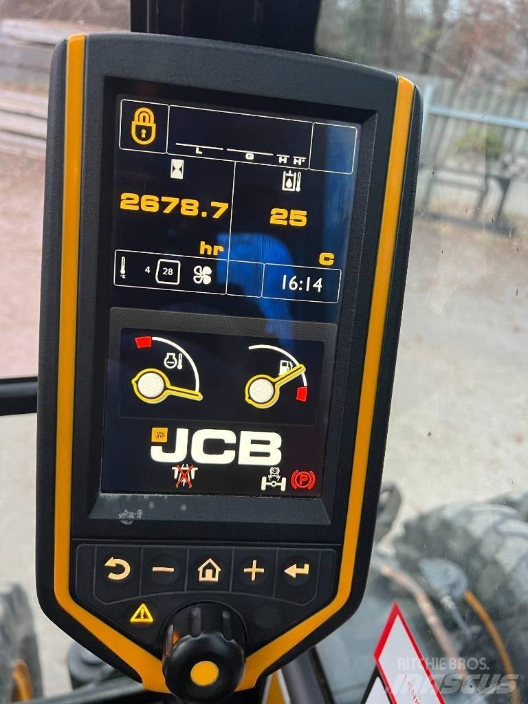 JCB JS 145 W+ TT4i Wheeled excavators
