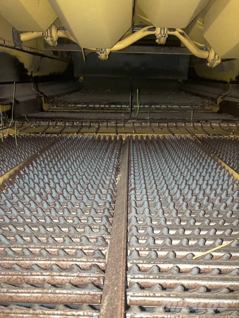 New Holland TX 30 Combine harvesters