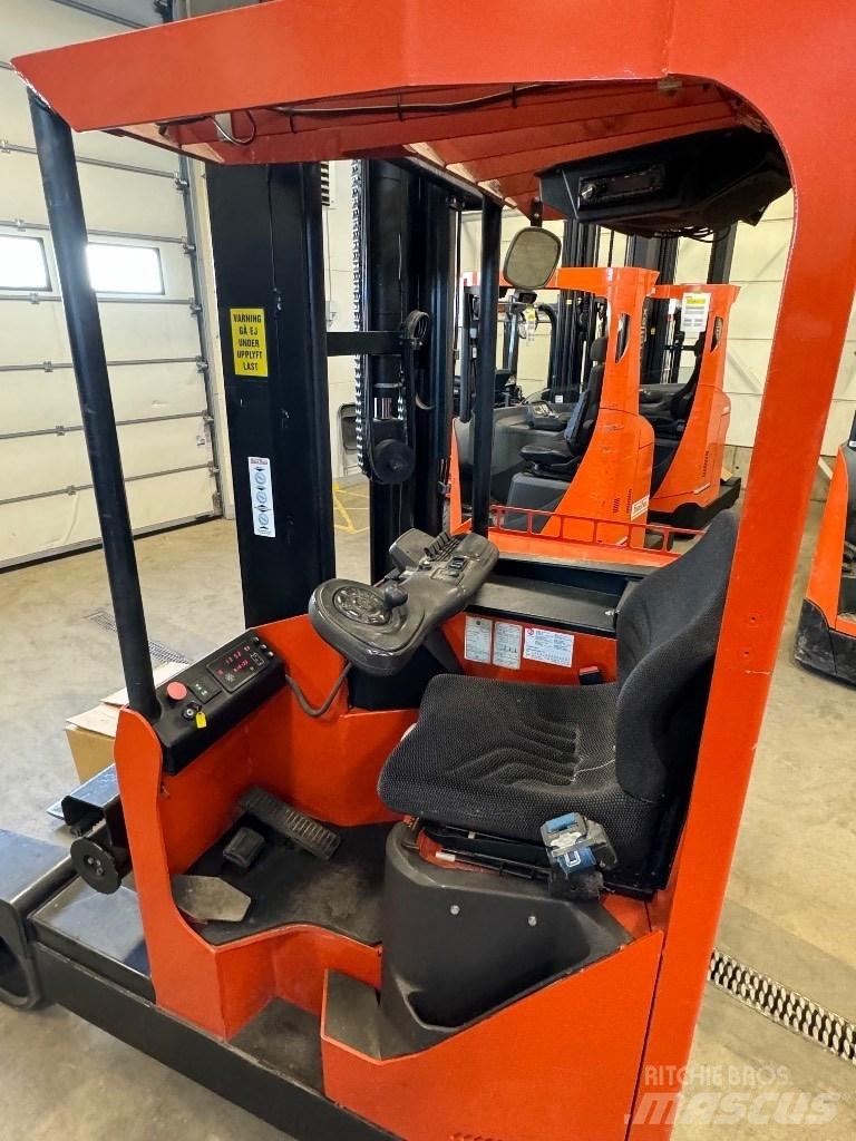 Toyota FRE270 4-way reach truck