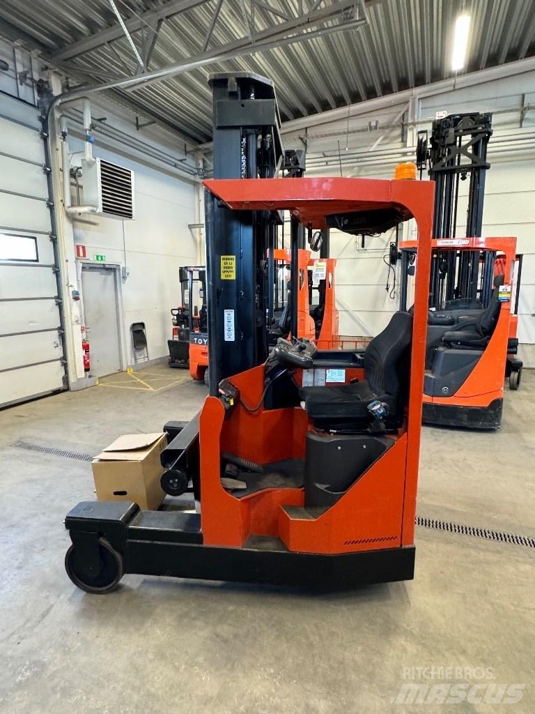 Toyota FRE270 4-way reach truck