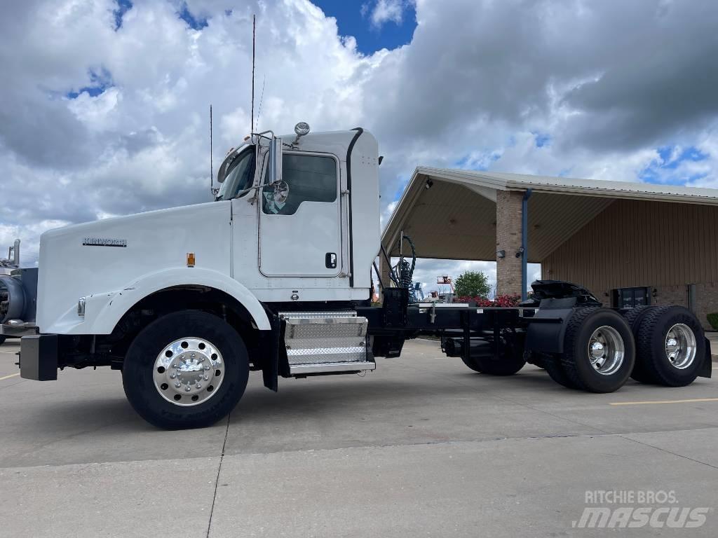 Kenworth T 800 Prime Movers
