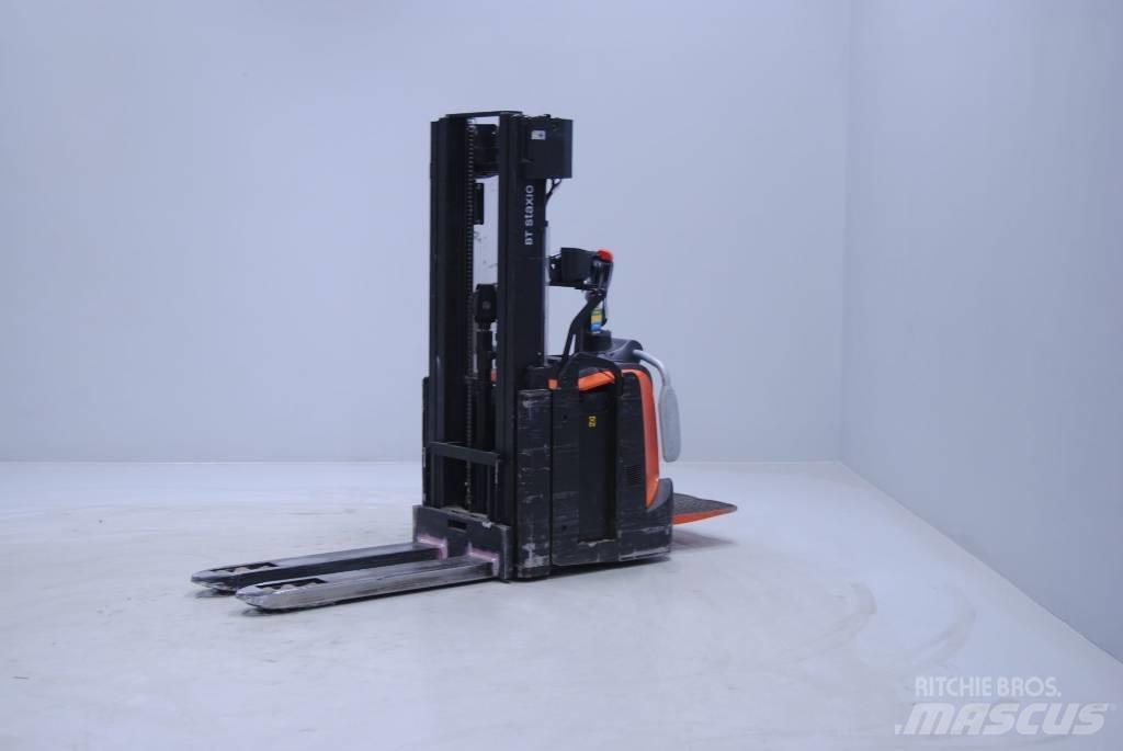 Toyota SPE160L Pedestrian stacker