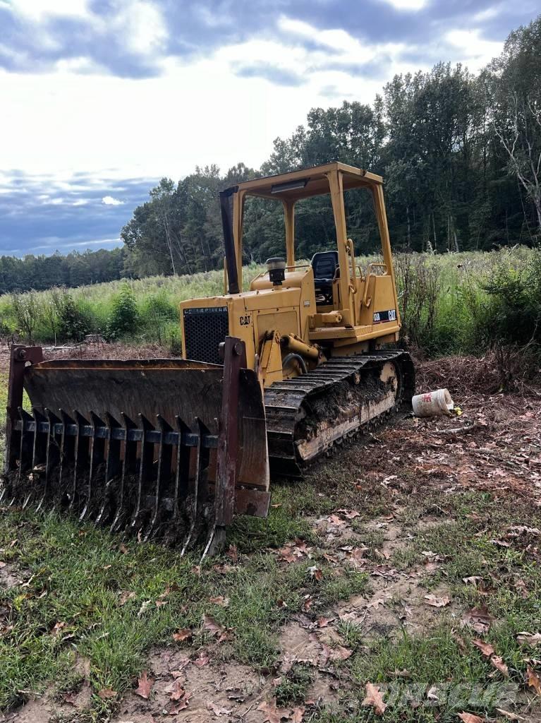 CAT D 3 B Crawler dozers
