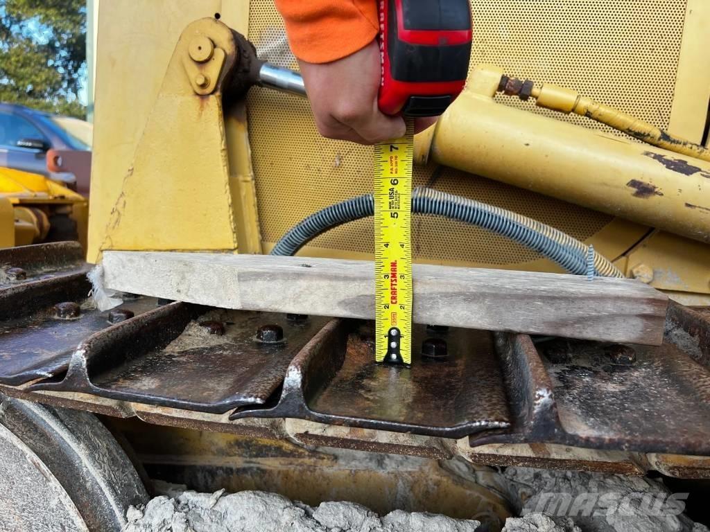 CAT D 3 B Crawler dozers