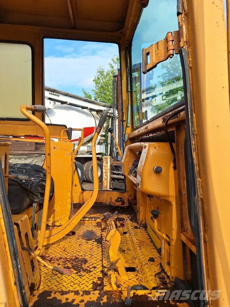 Komatsu D45-1 Crawler dozers