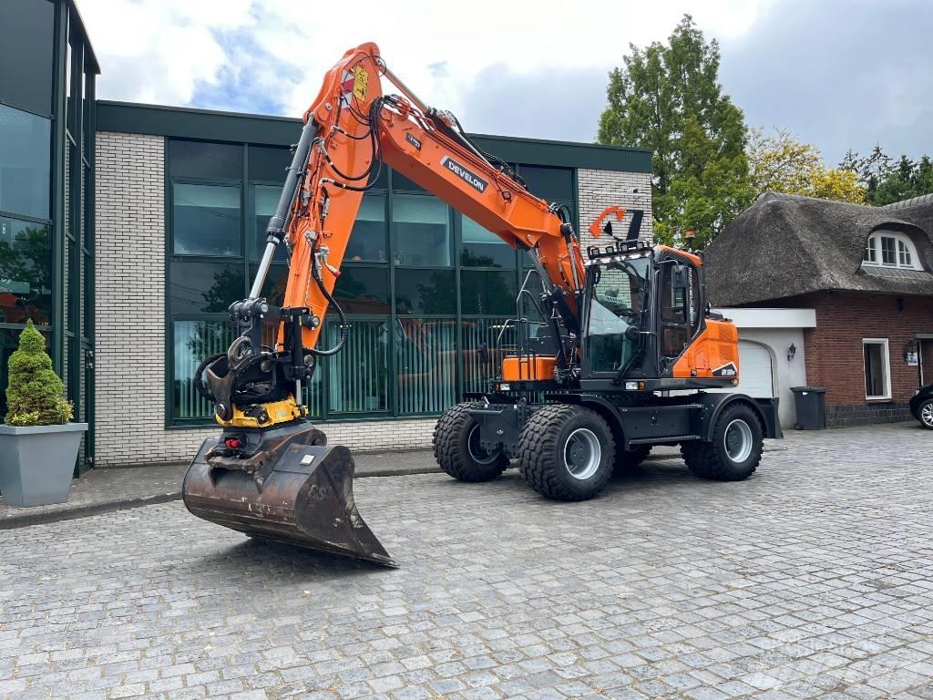 Develon DX 160 W-7 Wheeled excavators