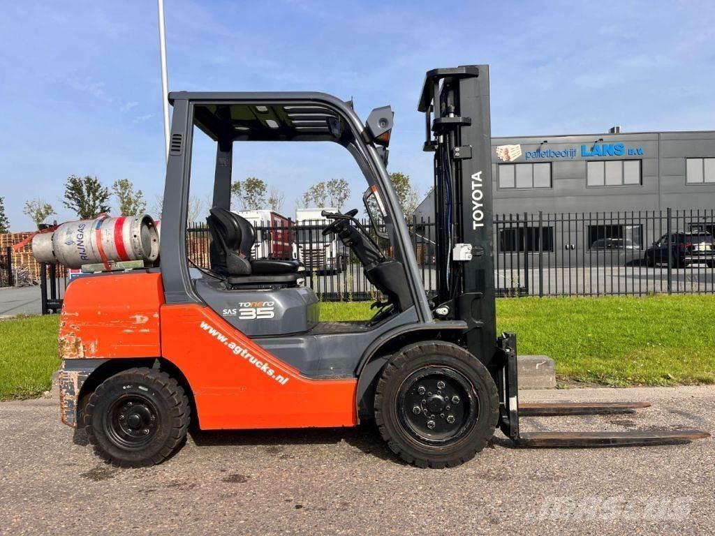 Toyota 02-8FGJF35 LPG trucks