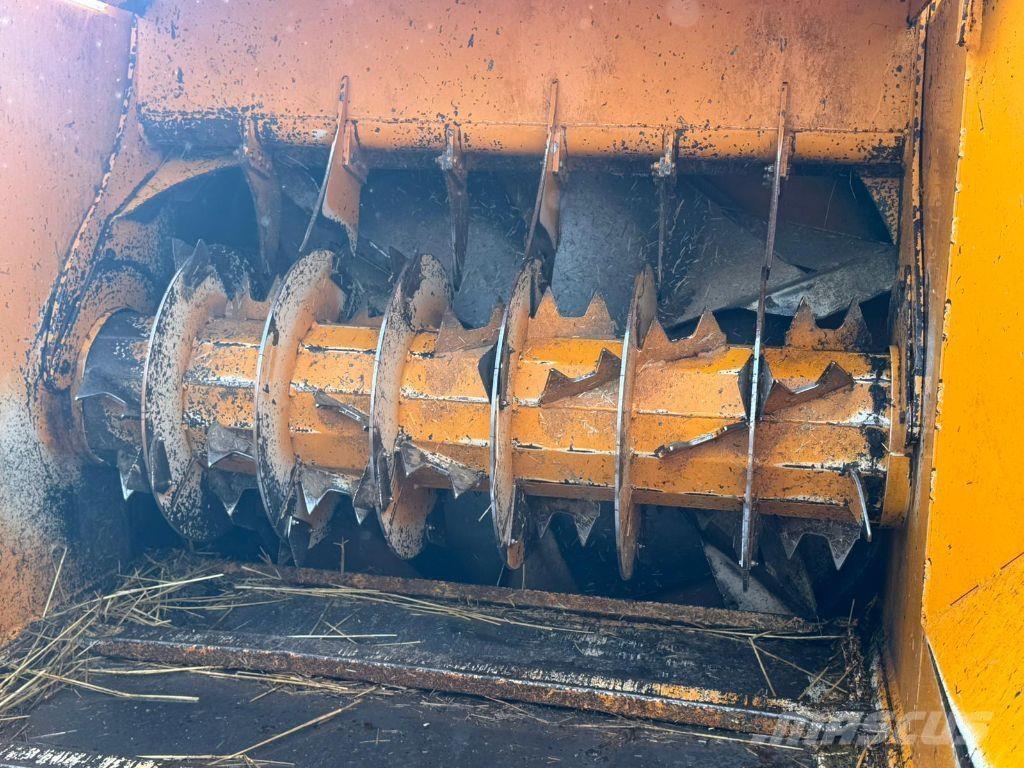 Lucas Castor+ 30R Bale shredders, cutters and unrollers