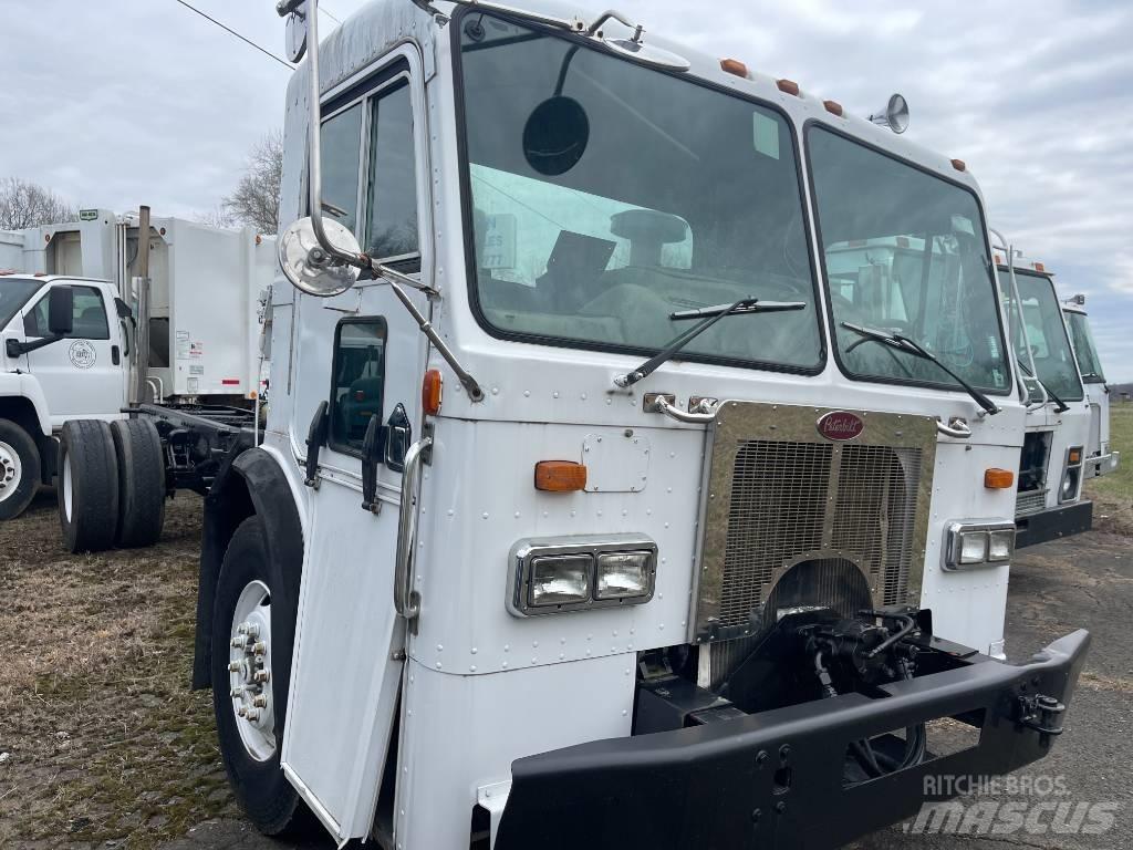 Peterbilt 320 Chassis Cab trucks