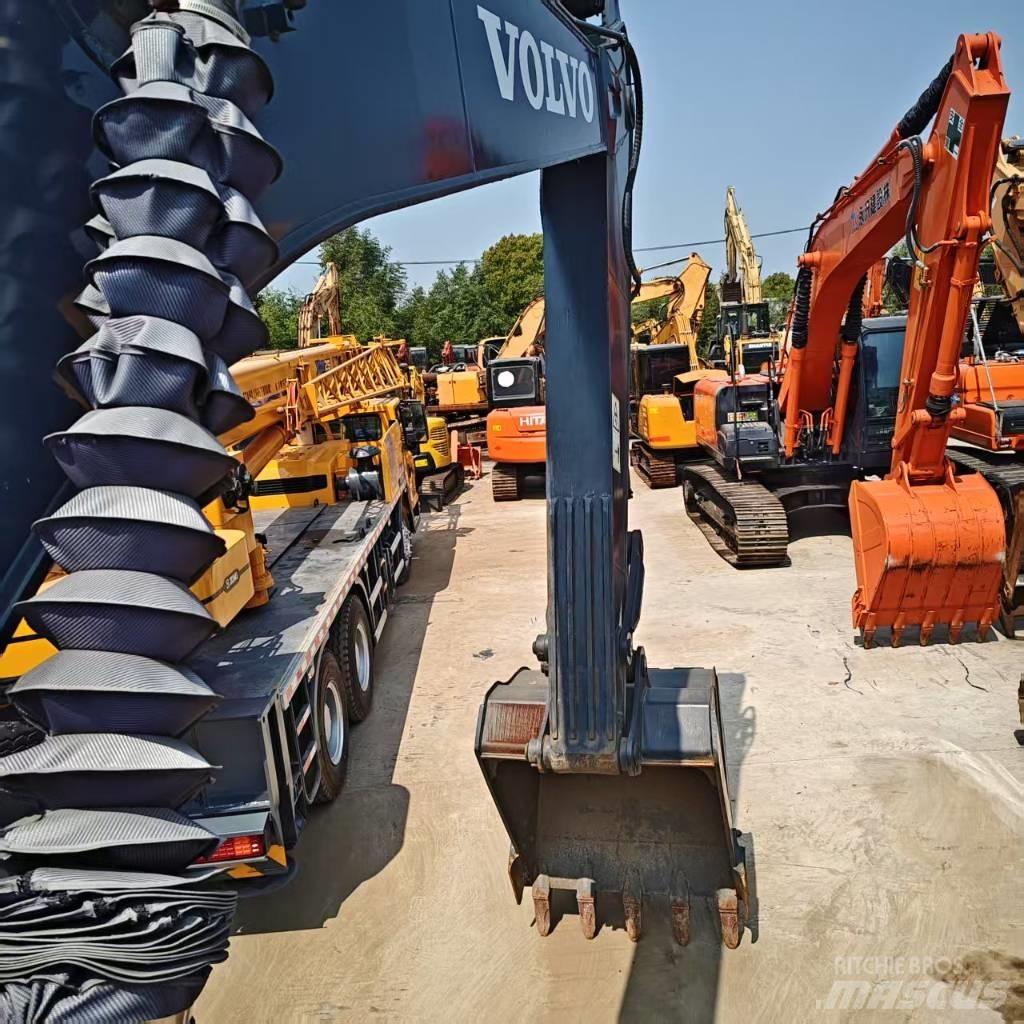 Volvo EC 220 Crawler excavators