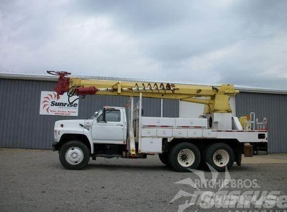 Altec D2050TR Truck mounted platforms