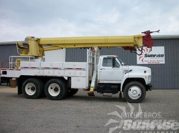 Altec D2050TR Truck mounted platforms