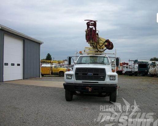 Altec D2050TR Truck mounted platforms