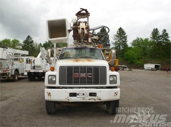 Altec D845B Truck mounted platforms