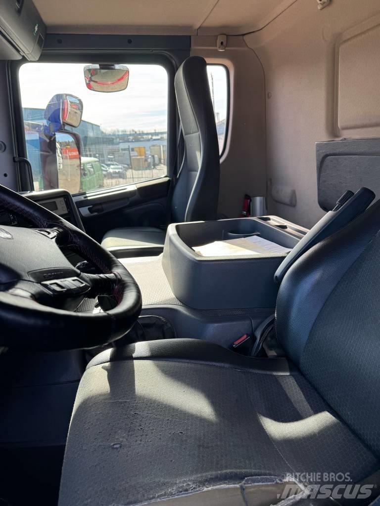 Scania P 280 Temperature controlled trucks