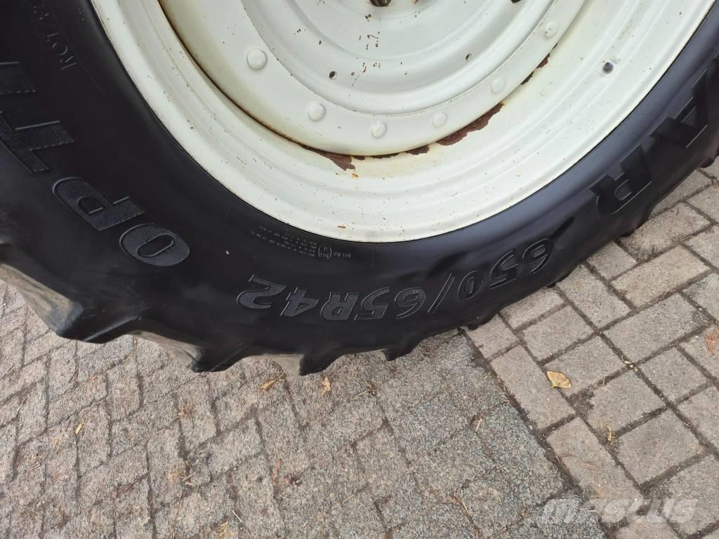 New Holland T 7040 Tractors