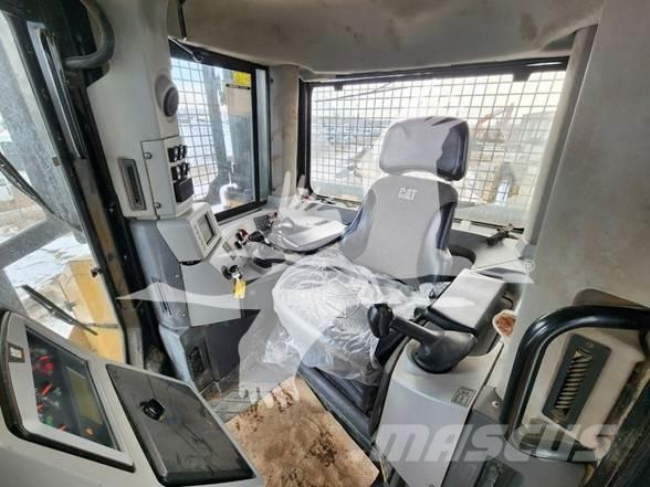 CAT D8T Crawler dozers