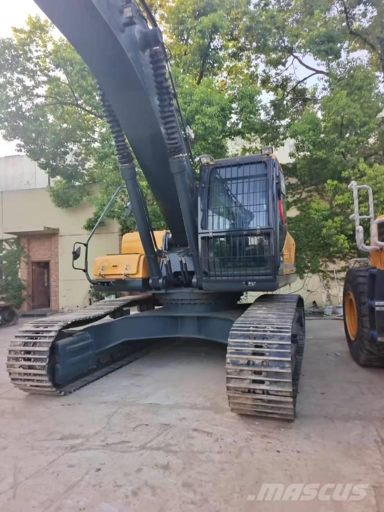 Hyundai 305 LC-9T Crawler excavators