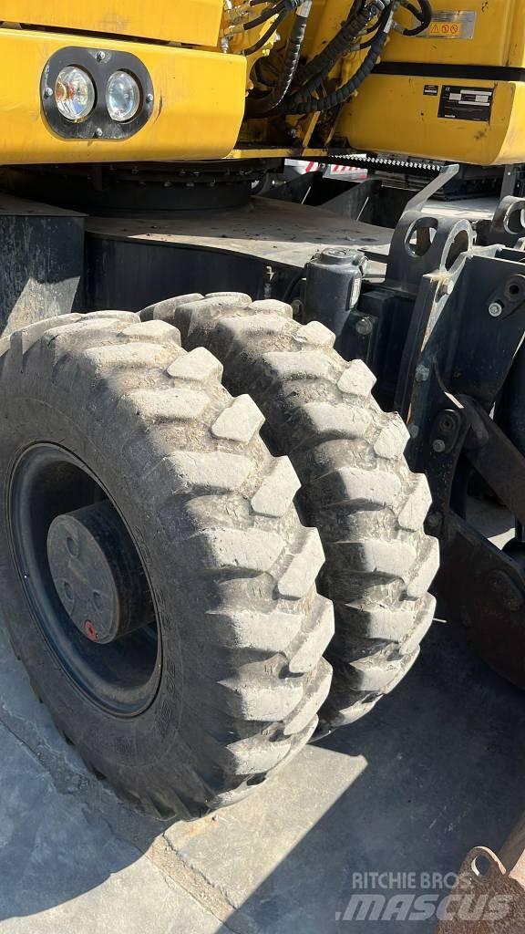 Komatsu PW 158-11 Wheeled excavators