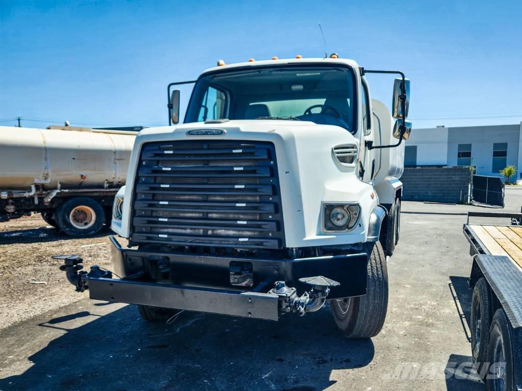 Freightliner 108 SD Water bowser