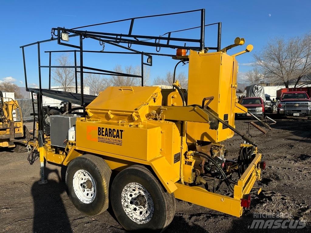 Etnyre Bearcat 250D Bitumen sprayers