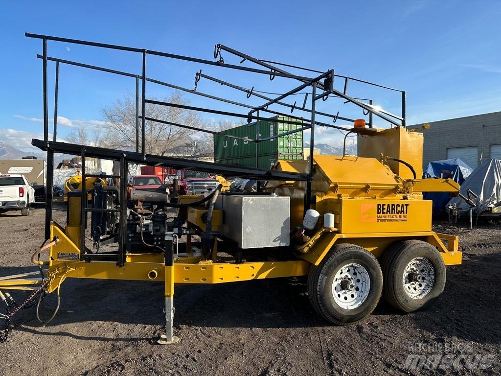 Etnyre Bearcat 250D Bitumen sprayers