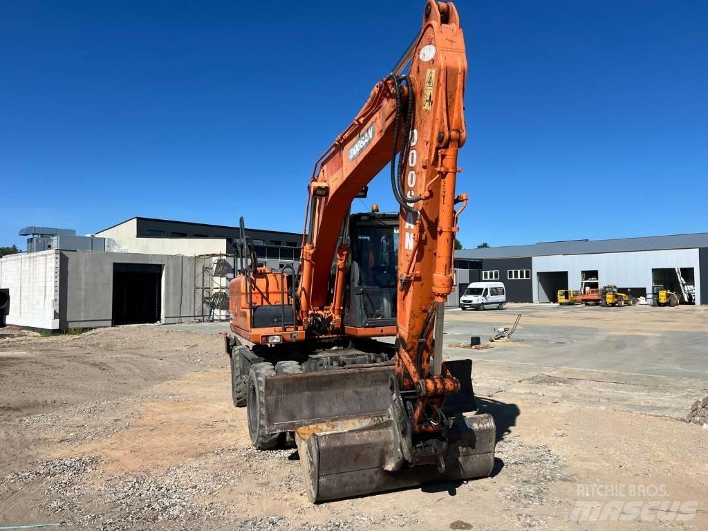 Doosan DX 140 W Wheeled excavators