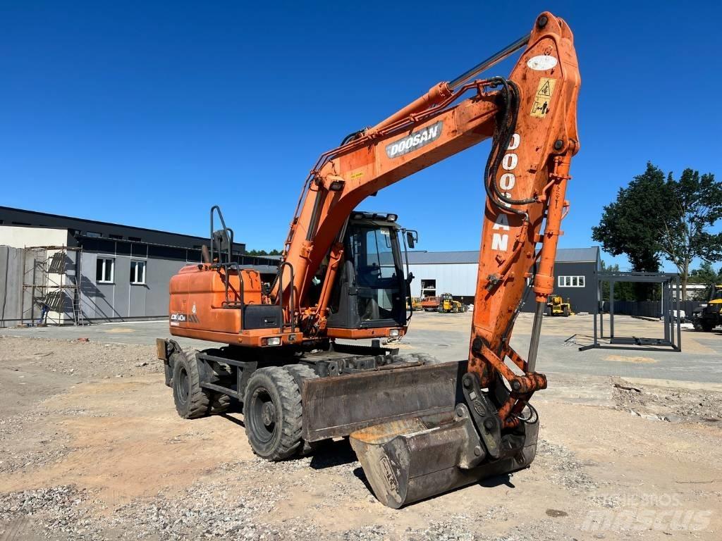 Doosan DX 140 W Wheeled excavators