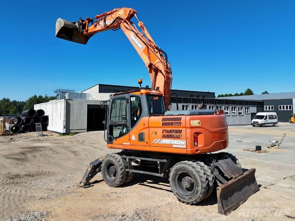 Doosan DX 140 W Wheeled excavators