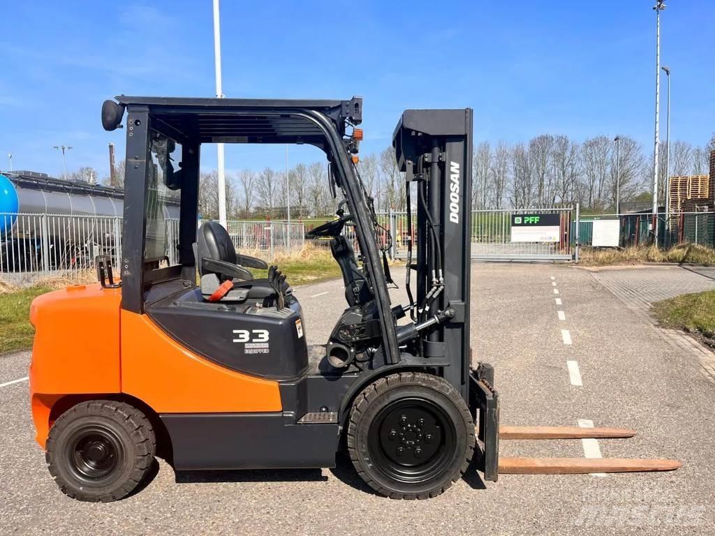 Doosan D33S- 7 Diesel trucks