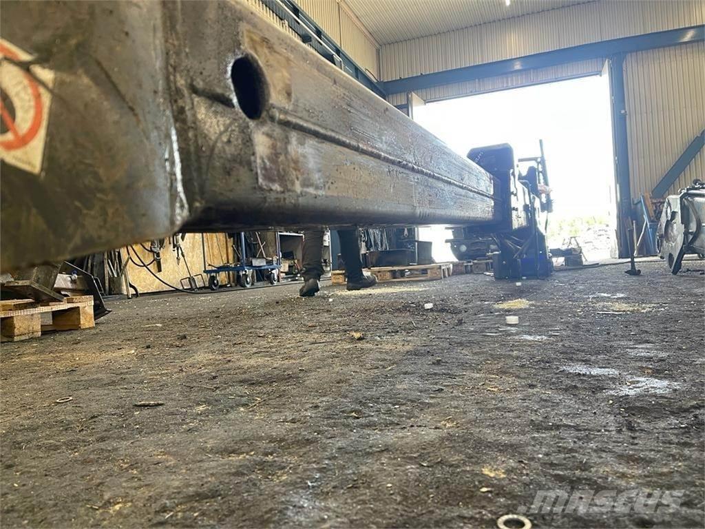 John Deere 1910G Loader cranes