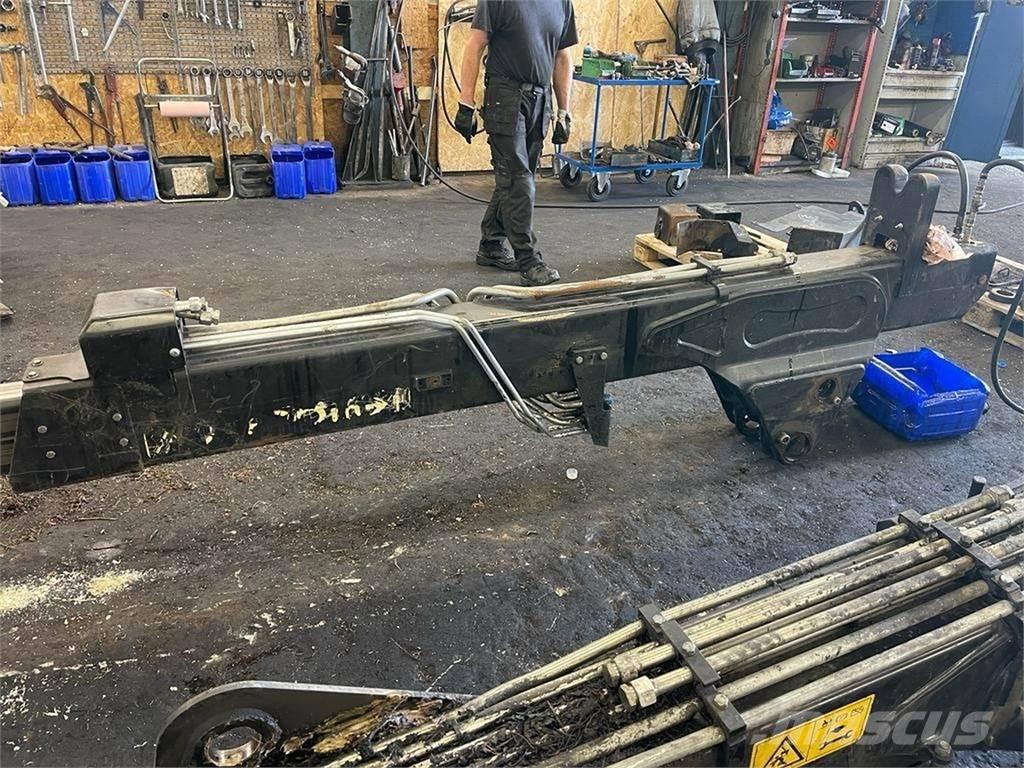 John Deere 1910G Loader cranes