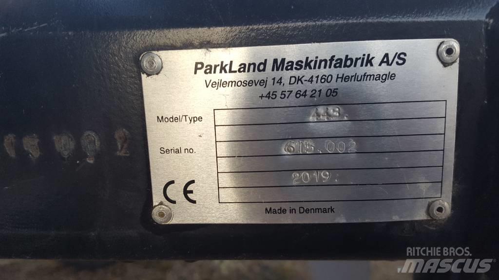 Parkland 443 Square balers