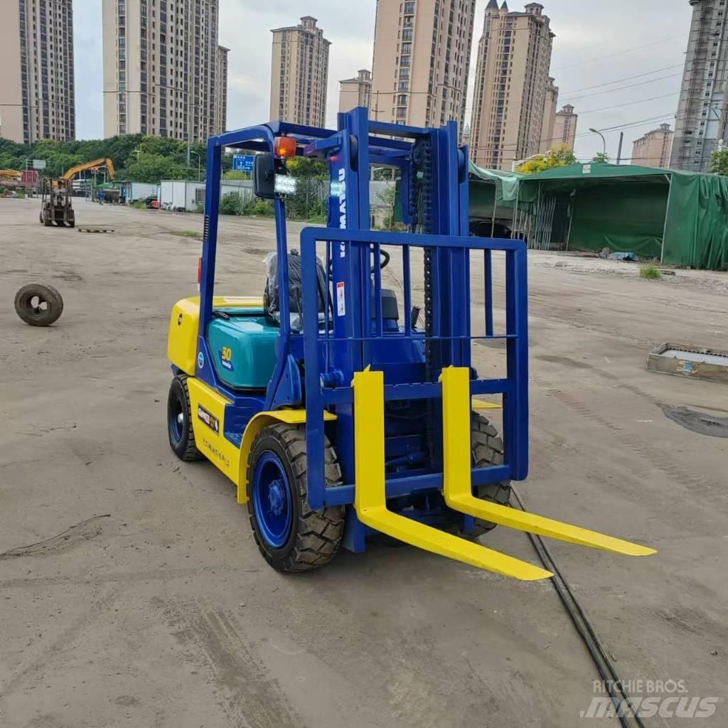 Komatsu FD 30 T-17 Diesel trucks