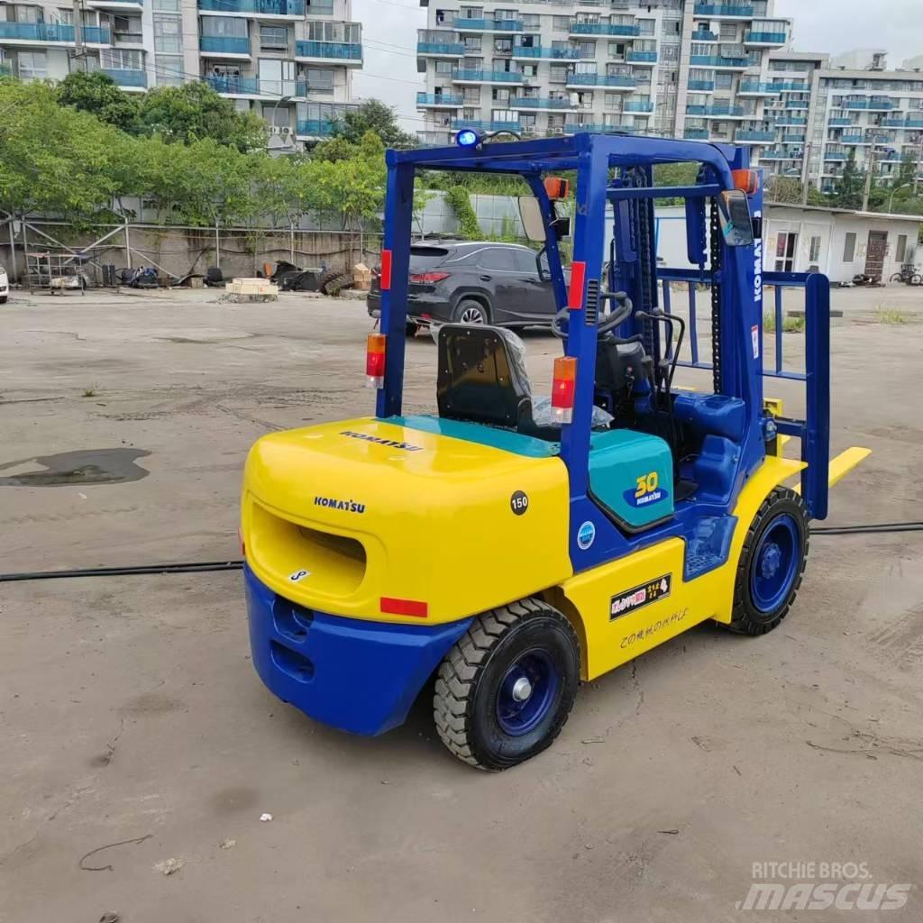 Komatsu FD 30 T-17 Diesel trucks